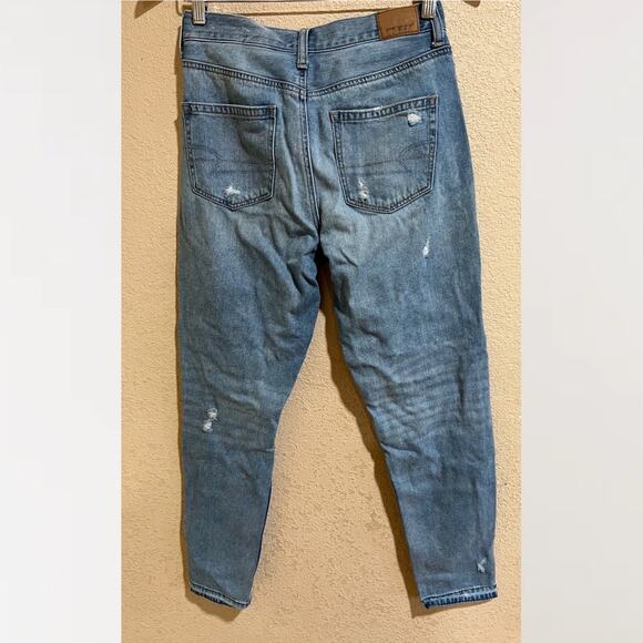 American Eagle Outfitters AEO high rise distressed mom jean - Picture 4 of 7